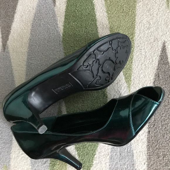 Beautiful Emerald Peep Toes! - Picture 5 of 6